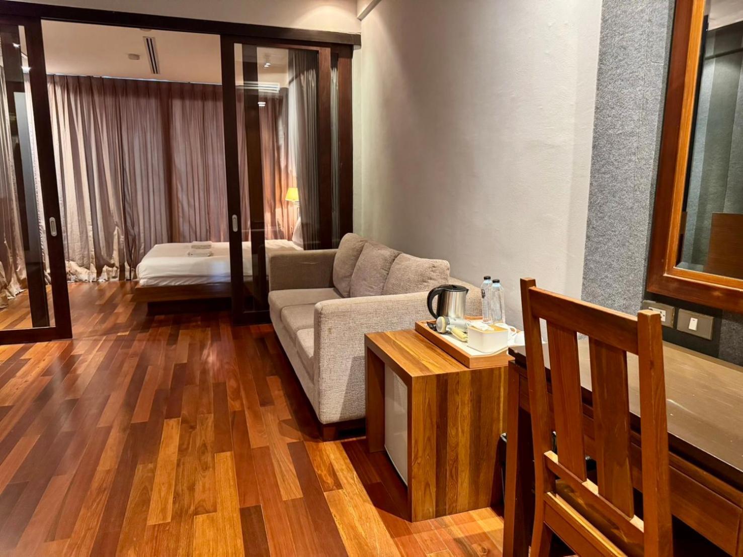 Wish Inn Silom - วิช อินน์ สีลม X 방콕 외부 사진