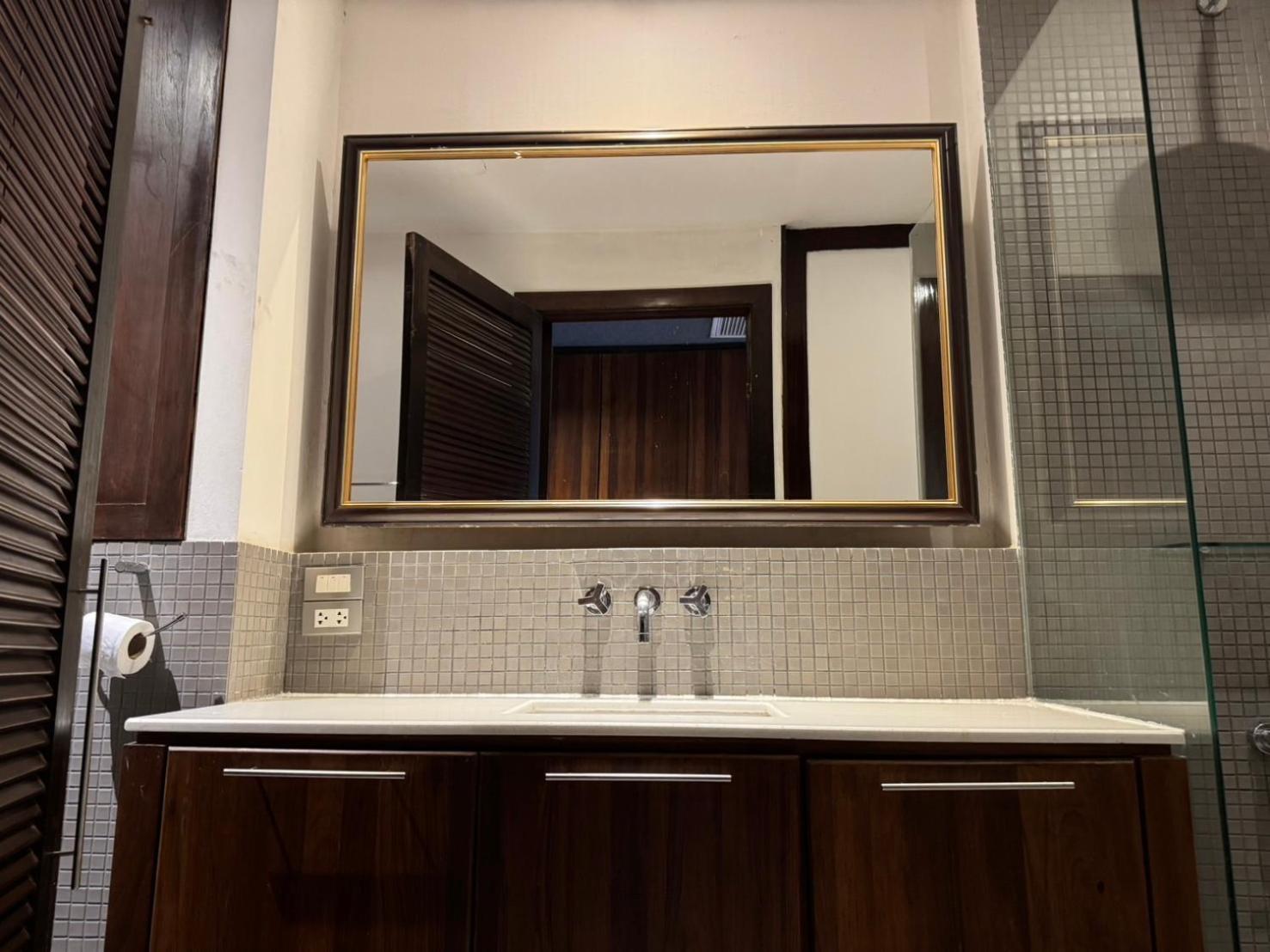 Wish Inn Silom - วิช อินน์ สีลม X 방콕 외부 사진