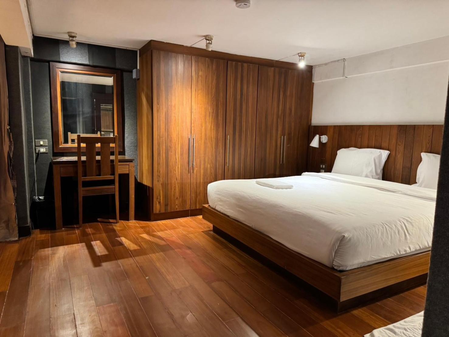 Wish Inn Silom - วิช อินน์ สีลม X 방콕 외부 사진